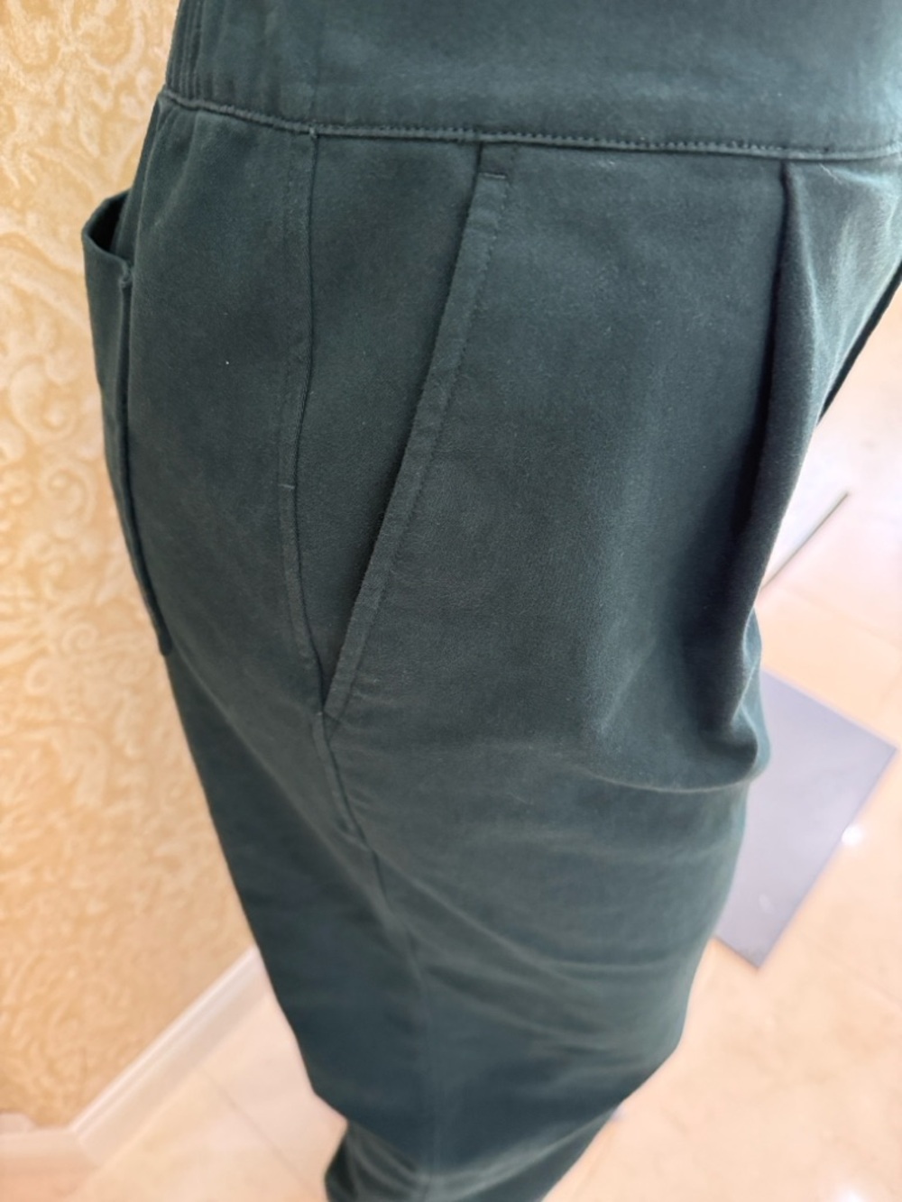 Alo Yoga Road Trip Trouser in Midnight Green. Size L - Picture 5 of 7